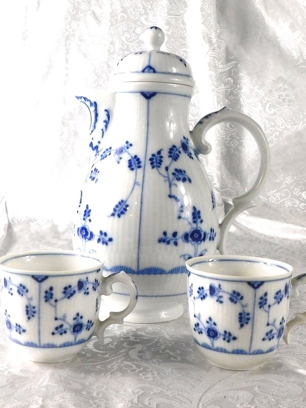 Heinrich Villeroy and Boch Coffee Pot and Two Cups in Amalienburg # 26933